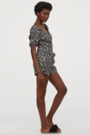 Kurzer Jumpsuit mit Puffärmeln CHF 22.95