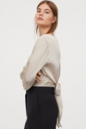 Bluse mit Bindesaum CHF 15.95