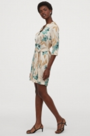 Kleid mit Bindegürtel CHF 15.95