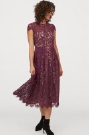 Wadenlanges Spitzenkleid CHF 63.95