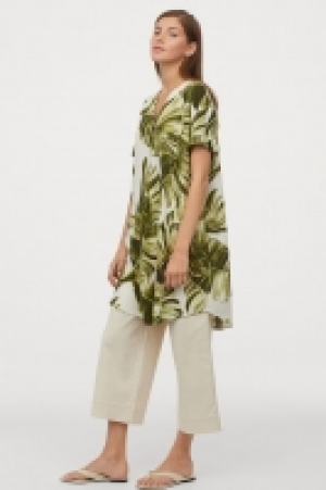 Kleid mit V-Ausschnitt CHF 15.95