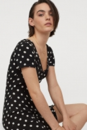Kleid mit V-Ausschnitt CHF 18.95