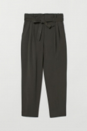 Knöchelhose mit Bindegürtel CHF 15.95