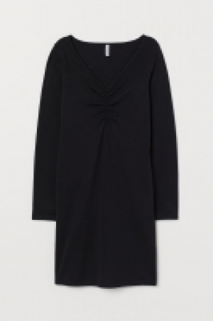 Kleid mit V-Ausschnitt CHF 10.95