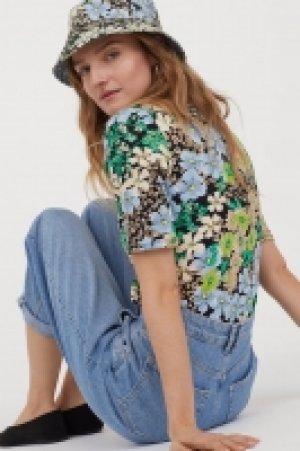 Shirt mit tiefem Ausschnitt CHF 9.95