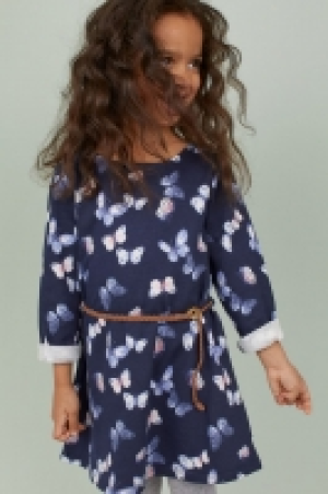 Sweatkleid mit Gürtel CHF 10.95