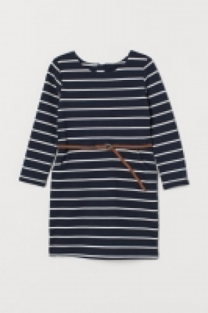 Kleid mit Gürtel CHF 10.95