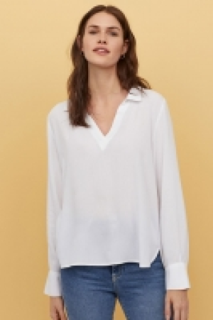 Bluse mit V-Ausschnitt CHF 12.95