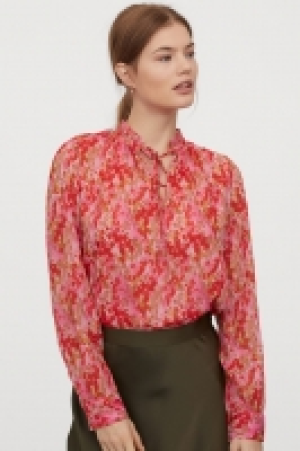 Bluse mit plissiertem Kragen CHF 15.95
