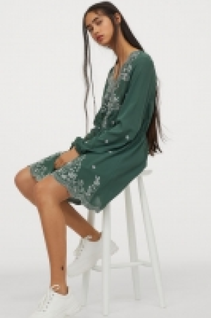 Kleid mit Stickereien CHF 29.95