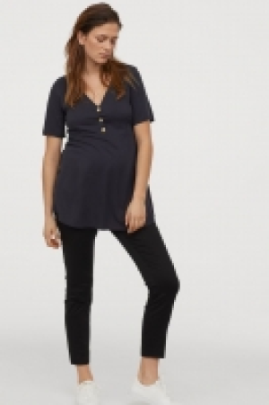 MAMA Bluse mit V-Ausschnitt CHF 17.95