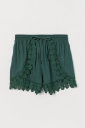 Shorts mit Spitzenborten CHF 17.45