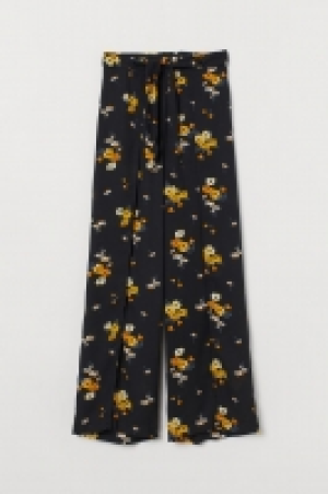 Hose mit hohem Schlitz CHF 10.95