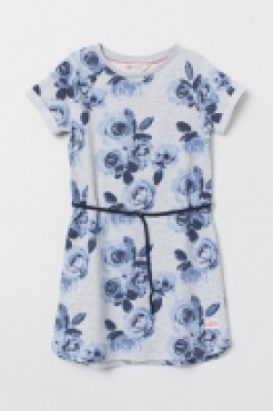 Sweatkleid mit Gürtel CHF 11.95