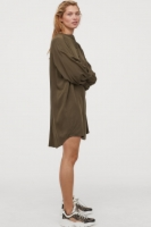 Kleid mit Ballonärmeln CHF 8.95