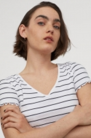 T-Shirt mit V-Ausschnitt CHF 5.95