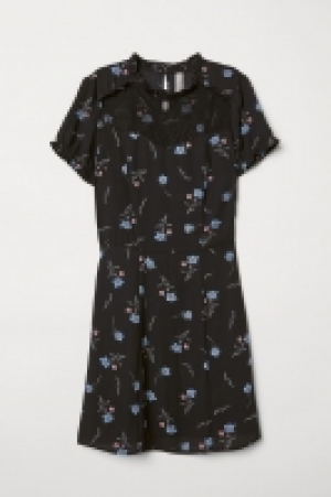 Kleid mit Spitzenpasse CHF 27.95