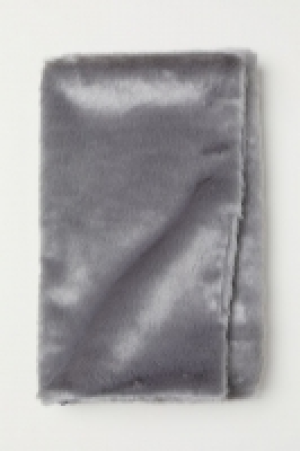 Plaid aus Fellimitat CHF 29.95