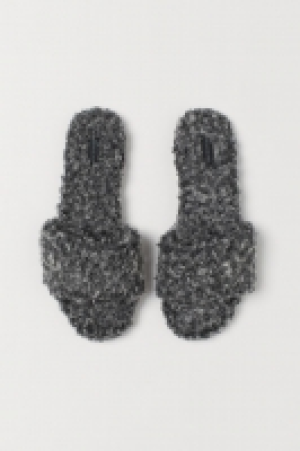 HM  Bouclé-Hausschuhe