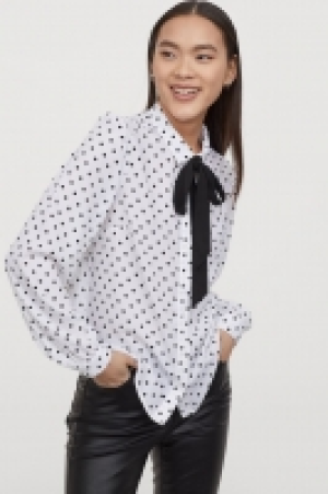 Bluse mit Bindekragen CHF 12.95