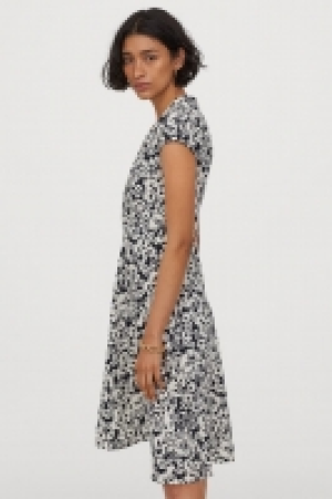 Kleid mit V-Ausschnitt CHF 13.95