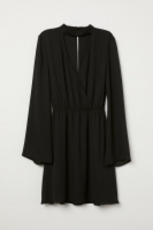 Wickelkleid mit V-Ausschnitt CHF 21.95