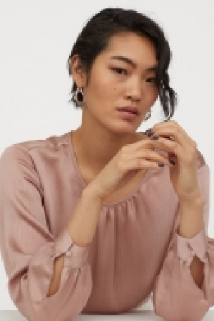 Bluse mit Bindesaum CHF 18.95