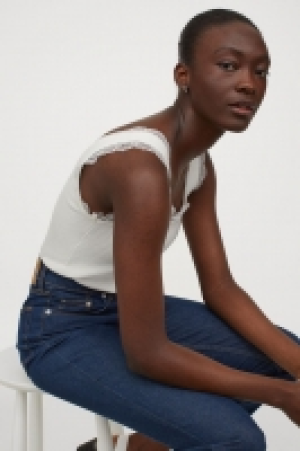 Geripptes Tanktop mit Spitze CHF 11.95
