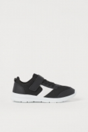 Sneaker aus Mesh CHF 10.95
