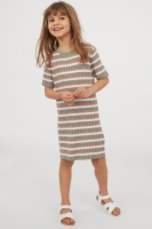 Kleid in Rippenstrick CHF 5.95