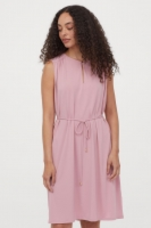 Kleid mit Bindegürtel CHF 8.95