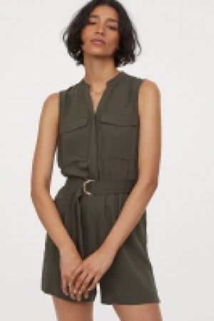 Playsuit mit V-Ausschnitt CHF 30.95