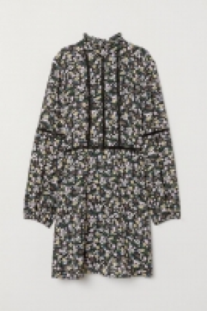 Kleid mit Volantkragen CHF 27.95