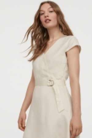 Kleid mit Gürtel CHF 20.95