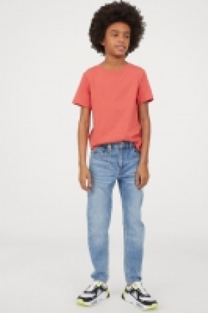 Relaxed Tapered Fit Jeans CHF 17.95