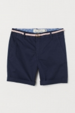 HM  Shorts mit Gürtel