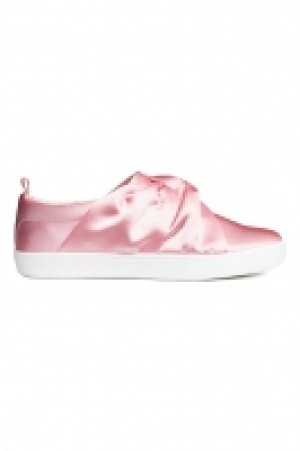 Sneaker mit Knotendetail CHF 13.95