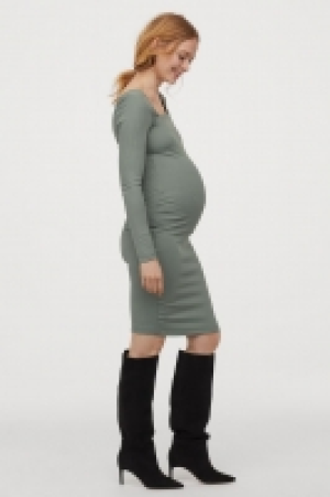 MAMA Kleid in Rippenstrick CHF 12.95
