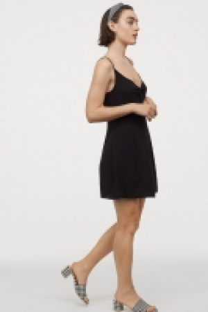 Kleid mit Bindedetail CHF 10.95