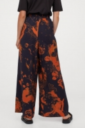 Weite Hose mit Schlitzen CHF 29.97