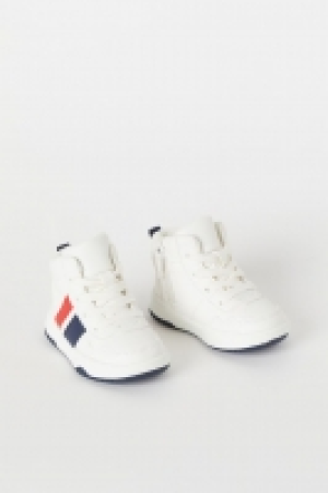 Sneaker mit Teddyfutter CHF 14.95
