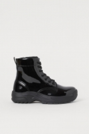 Lack-Schnürstiefel CHF 20.95
