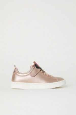Sneaker mit Applikation CHF 14.95
