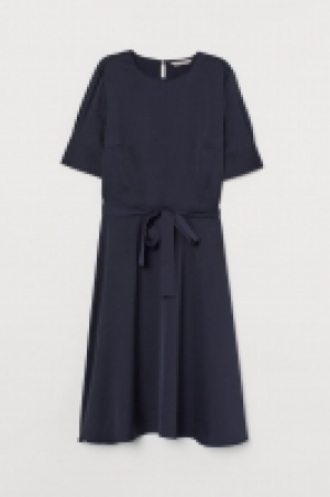 Kleid mit Bindegürtel CHF 16.95