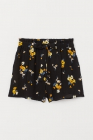 Shorts mit Bindegürtel CHF 11.95