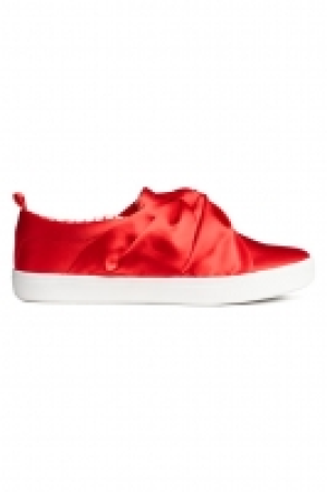 Sneaker mit Knotendetail CHF 20.95