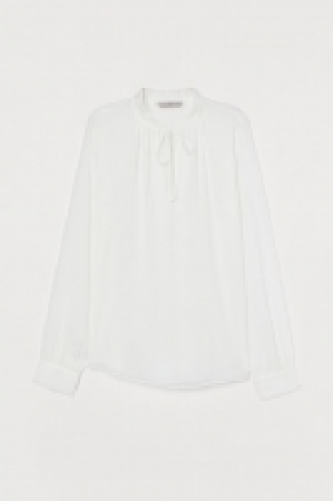 HM  Bluse mit plissiertem Kragen