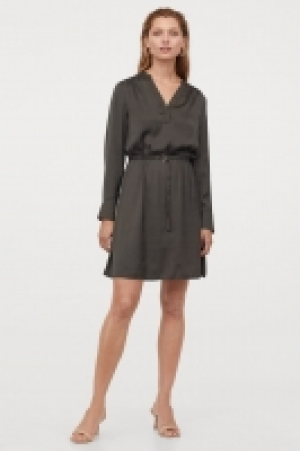 Kleid mit Gürtel CHF 28.95