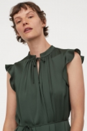 Kleid mit Bindegürtel CHF 31.95