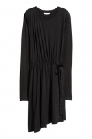 Kleid mit Bindegürtel CHF 33.95